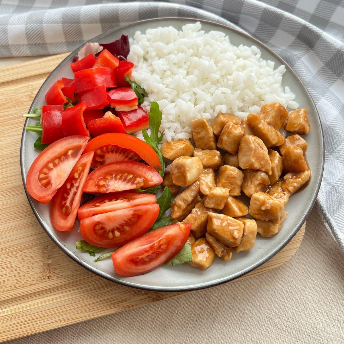 Курица терияки с рисом и овощами