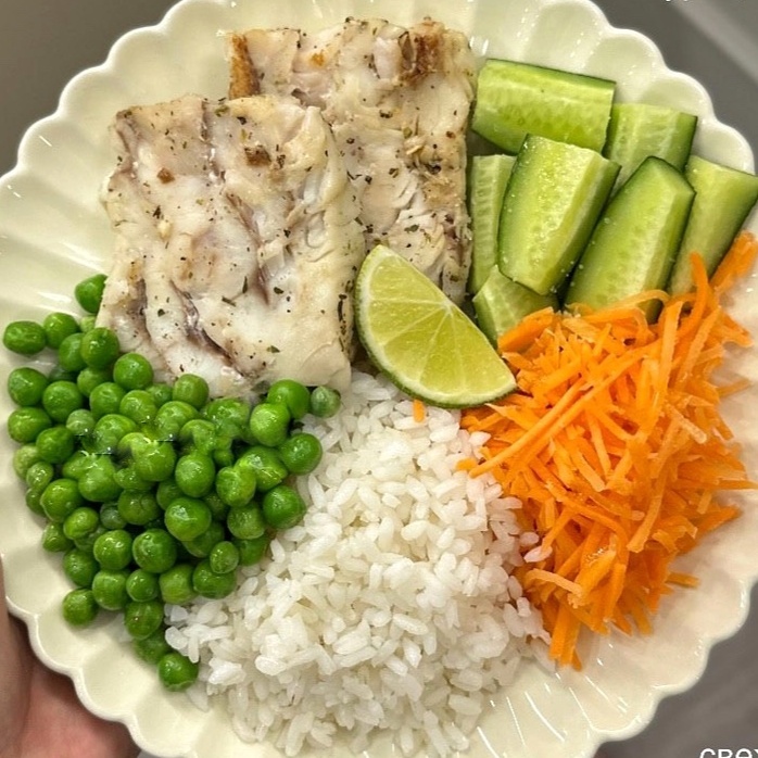 Минтай на пару с рисом и овощами